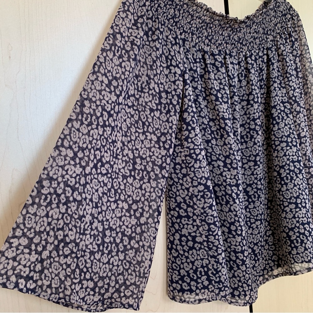 Rebecca Minkoff Women's Smocked Off The Shoulder Top Floral Navy Brown Size XS - Picture 5 of 13